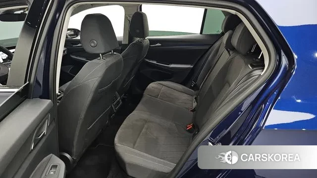 Volkswagen Golf 8th Generation 2023 Синий из Кореи, фото 3