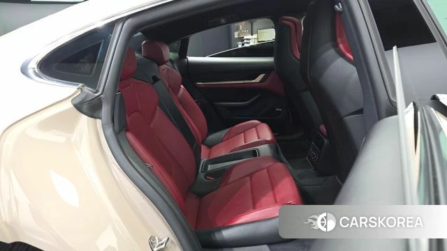 Porsche Taycan 2021 Жемчужный цвет из Кореи, фото 3