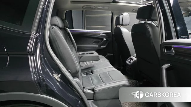 Volkswagen Tiguan Allspace 2023 Черный из Кореи, фото 3