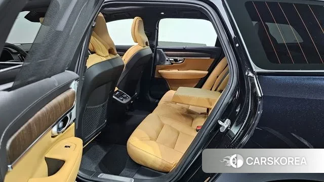 Volvo V90 Cross-Country 2024 Черный из Кореи, фото 3