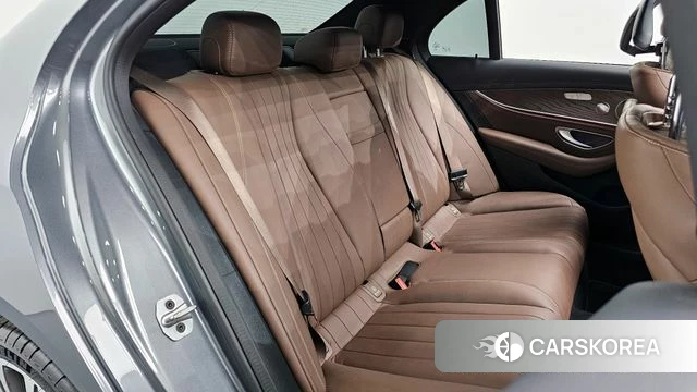 Mercedes-Benz E-Class W213 2023 Серый из Кореи, фото 3