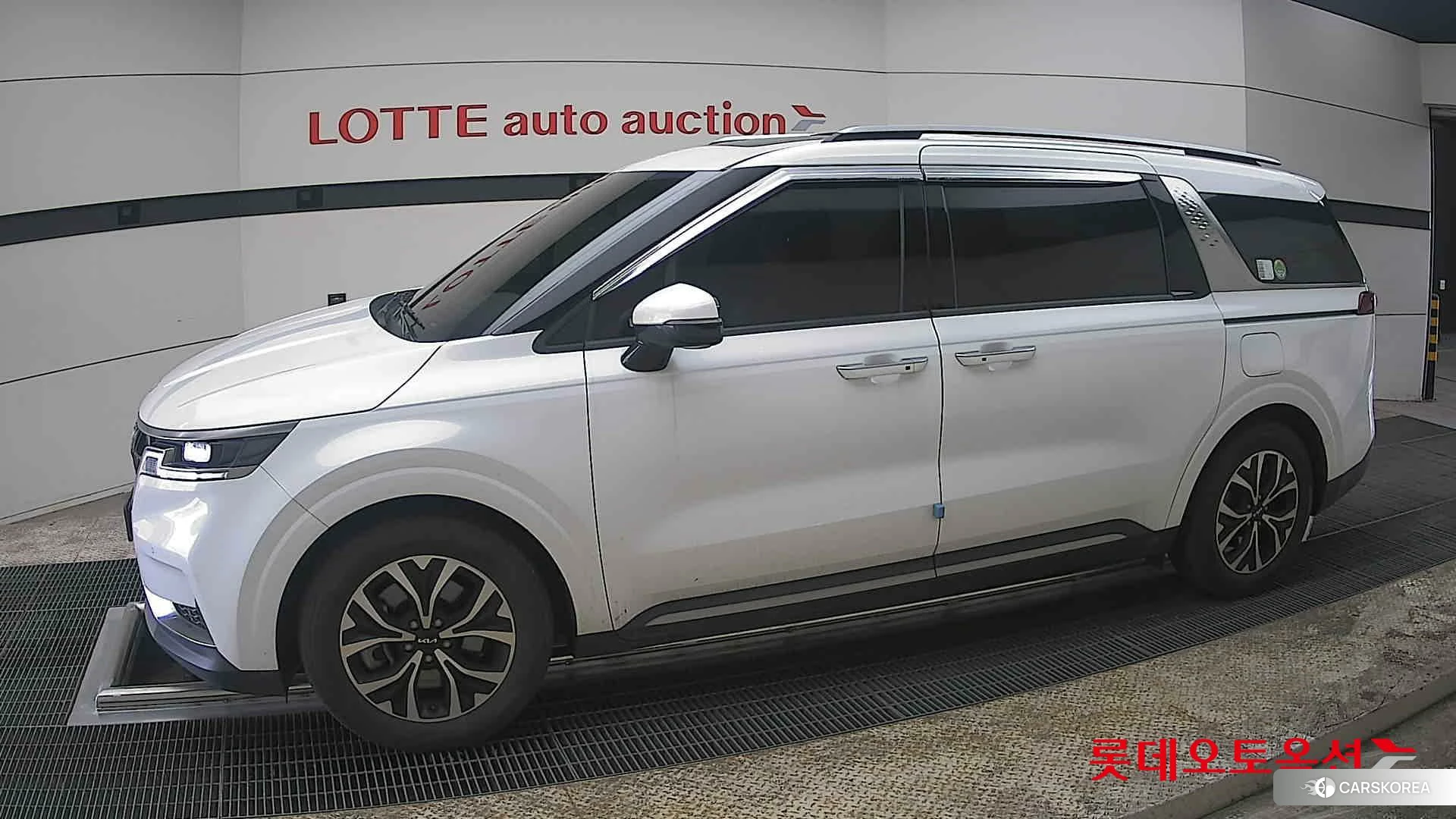 Kia Carnival 2023 Snow White Pearl (optional) из Кореи, фото 3