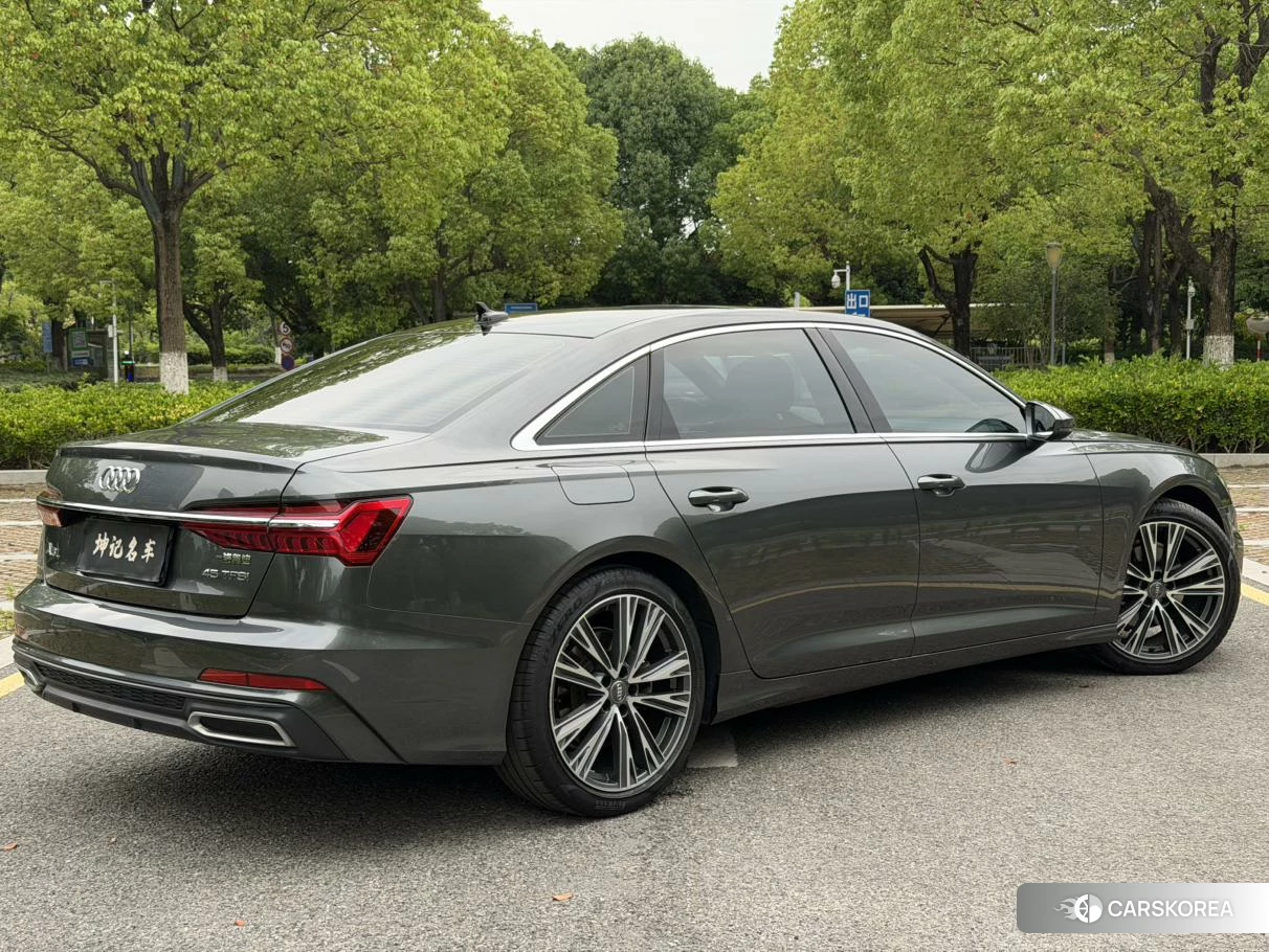 Audi A6L 2020 Серебристо-серый из Китая, фото 3