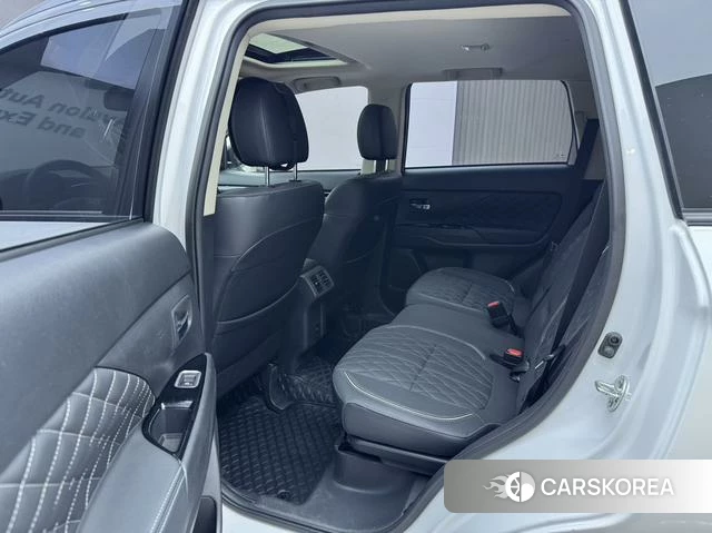 Mitsubishi  Outlander 2022 Белый из Китая, фото 3