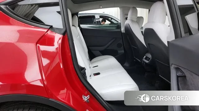 Tesla Model Y 2023 Красный из Кореи, фото 3