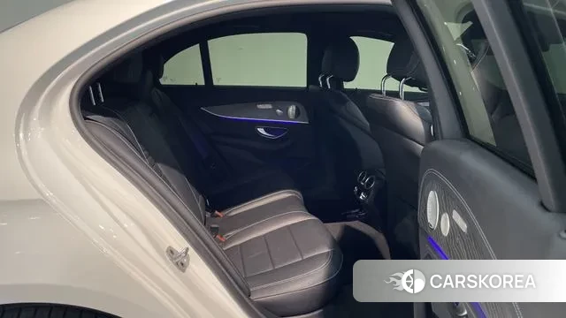 Mercedes-Benz E-Class W213 2023 Белый из Кореи, фото 3