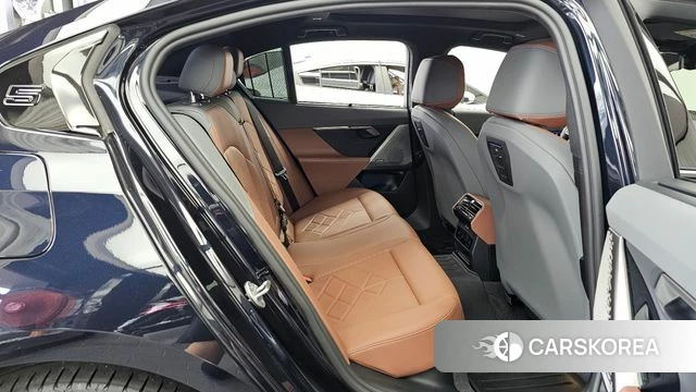 BMW 5 Series (G60) 2025 Черный из Кореи, фото 3