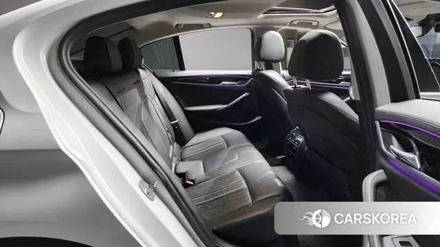 BMW 5 Series (G30) 2018 Белый из Кореи, фото 3