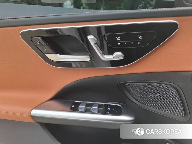 Mercedes-Benz C-Class W206 2025 Белый из Кореи, фото 3