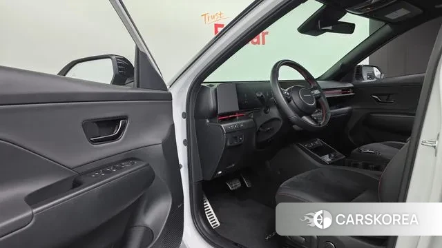 Hyundai Kona (SX2) 2024 Белый из Кореи, фото 3