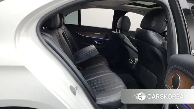 Mercedes-Benz E-Class W213 2018 Белый из Кореи, фото 3