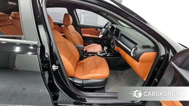 Kia The New K3 2nd generation 2023 Черный из Кореи, фото 3