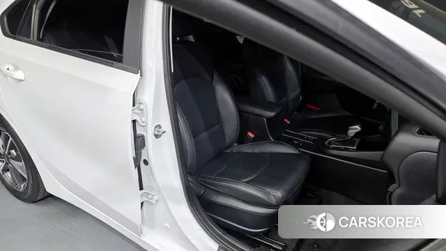 Kia The New K3 2nd generation 2022 Белый из Кореи, фото 3