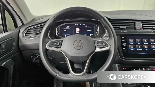 Volkswagen Tiguan second Generation 2022 Белый из Кореи, фото 3
