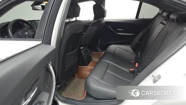 BMW 3 Series (F30) 2018 Белый из Кореи, фото 3