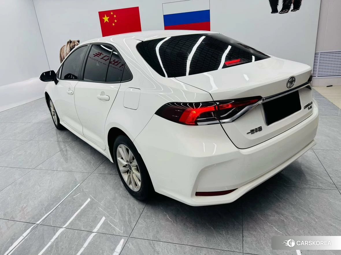 Toyota Corolla 2023 Белый из Китая, фото 3
