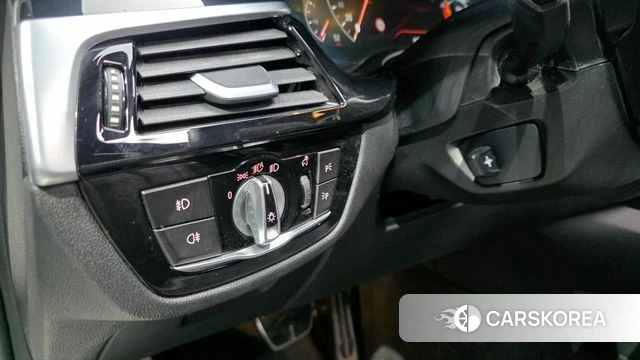 BMW 5 Series (G30) 2019 Белый из Кореи, фото 3