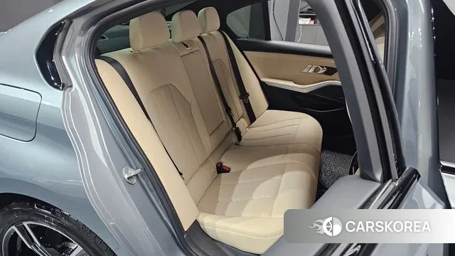 BMW 3 Series (G20) 2023 Серебристо-серый из Кореи, фото 3