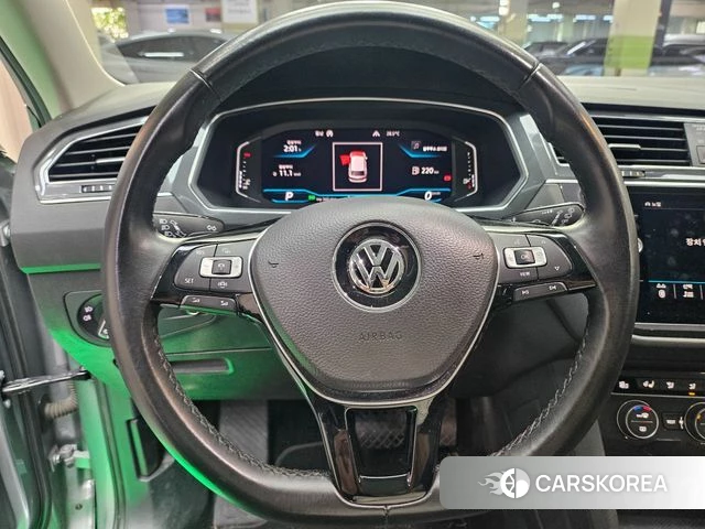 Volkswagen Tiguan Allspace 2020 Серебристо-серый из Кореи, фото 3
