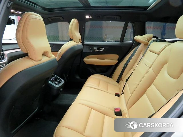 Volvo V60 Cross-Country 2nd Generation 2021 Белый из Кореи, фото 3