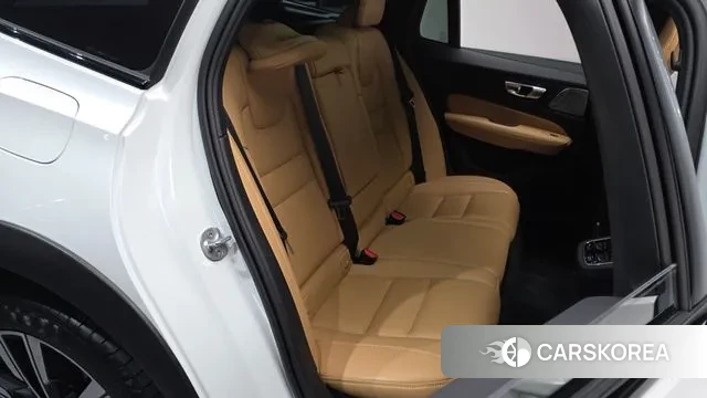 Volvo V60 Cross-Country 2nd Generation 2023 Белый из Кореи, фото 3