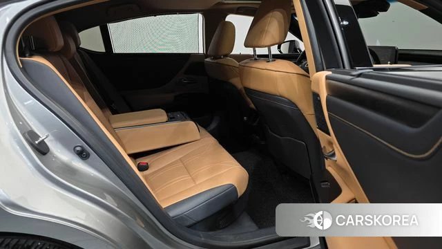 Lexus ES300h 7th generation 2025 Серебристо-серый из Кореи, фото 3