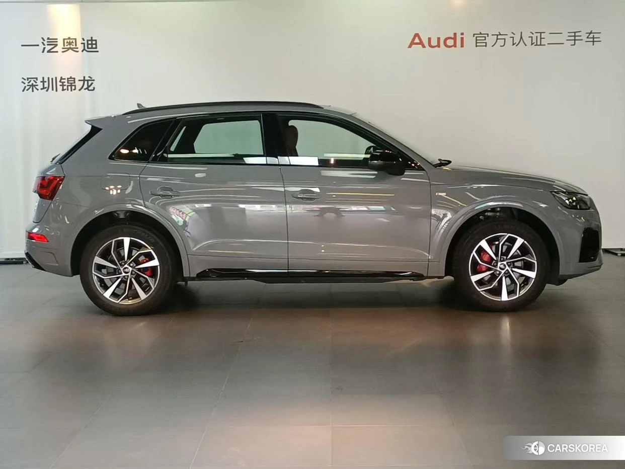Audi Q5L 2024 Серебристо-серый из Китая, фото 3