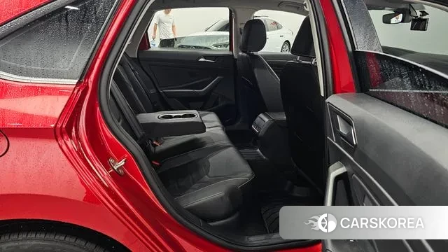 Volkswagen 7th Generation of Jetta 2023 Красный из Кореи, фото 3