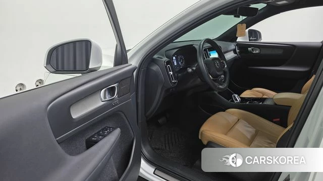 Volvo XC40 2021 Белый из Кореи, фото 3