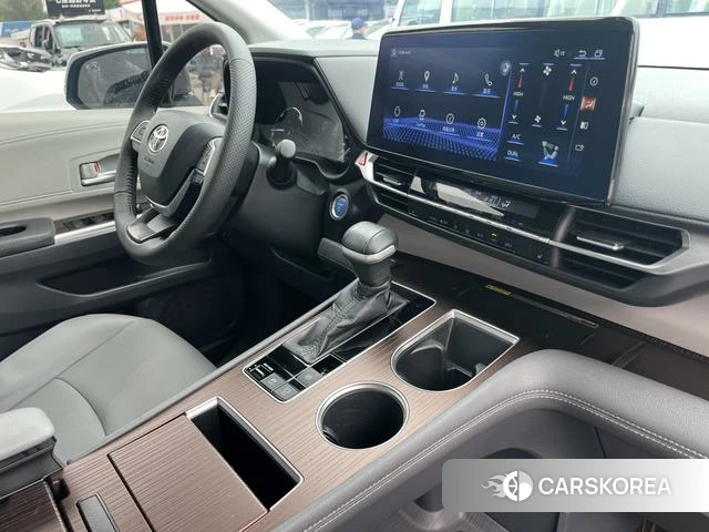 Toyota Sienna 2022 Белый из Китая, фото 3