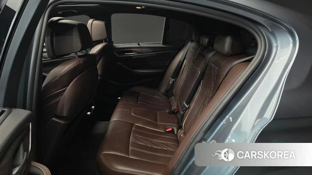 BMW 5 Series (G30) 2018 Серебряный из Кореи, фото 3