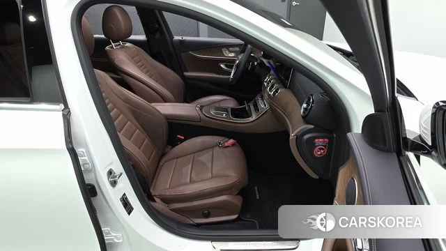 Mercedes-Benz E-Class W213 2023 Белый из Кореи, фото 3