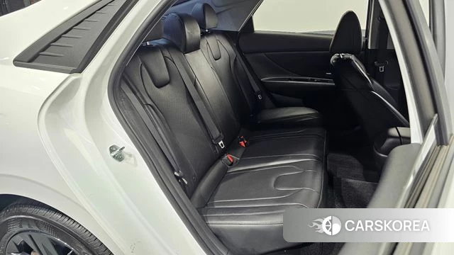 Hyundai Avante Hybrid (CN7) 2023 Белый из Кореи, фото 3