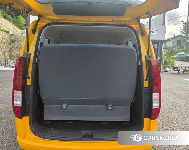 Hyundai Staria 2023 Желтый из Кореи, фото 3