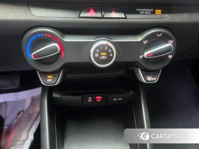 Kia Stonic 2019 Белый из Кореи, фото 3