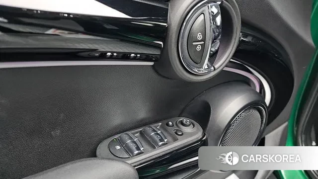 Mini Cooper 2022 Серебряный из Кореи, фото 3