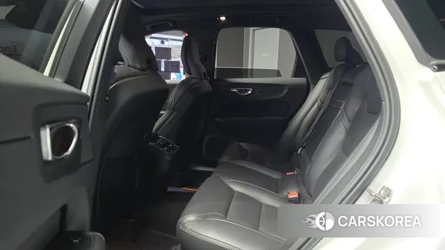 Volvo XC60 second Generation 2021 Белый из Кореи, фото 3