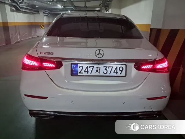 Mercedes-Benz E-Class W213 2023 Белый из Кореи, фото 3