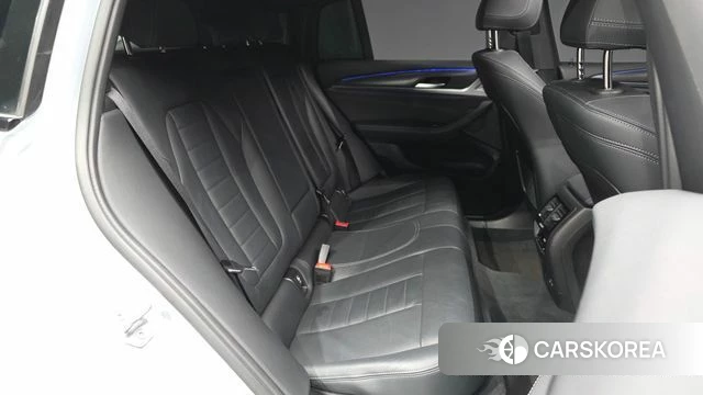 BMW X4 (G02) 2023 Светло-серебряный цвет из Кореи, фото 3