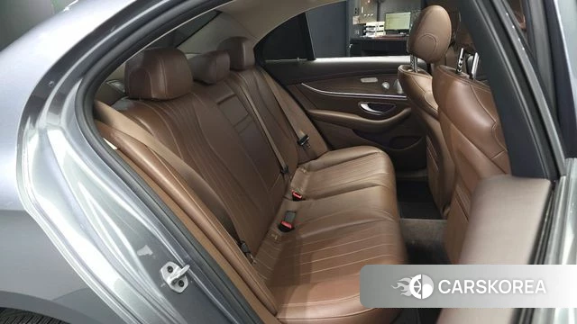 Mercedes-Benz E-Class W213 2018 Серый из Кореи, фото 3