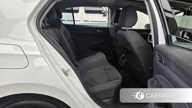 Volkswagen Golf 8th Generation 2022 Белый из Кореи, фото 3