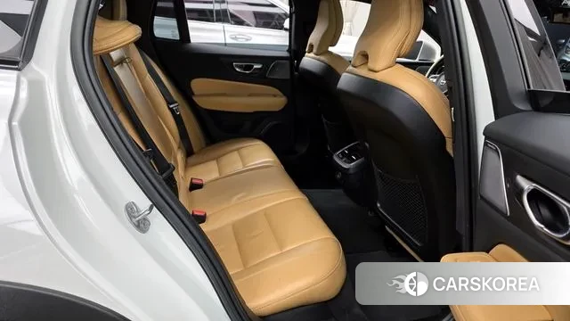 Volvo V60 Cross-Country 2nd Generation 2023 Белый из Кореи, фото 3