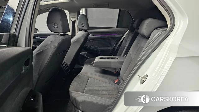 Volkswagen Golf 8th Generation 2024 Белый из Кореи, фото 3