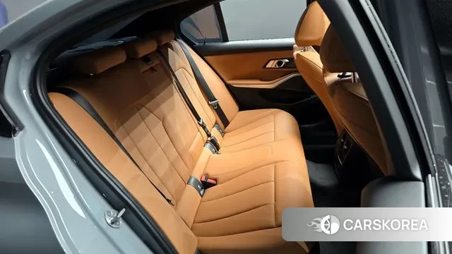 BMW 3 Series (G20) 2025 Серебристо-серый из Кореи, фото 3