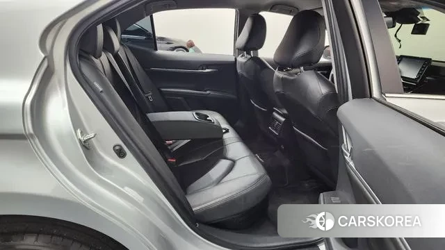 Toyota Camry (XV70) 2023 Серебряный из Кореи, фото 3