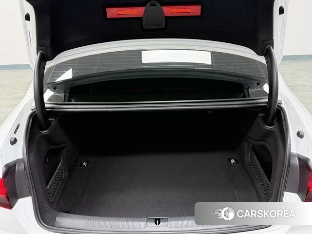 Audi A4L 2023 Белый из Китая, фото 3
