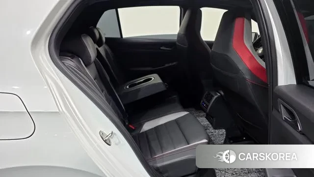 Volkswagen Golf 8th Generation 2023 Белый из Кореи, фото 3