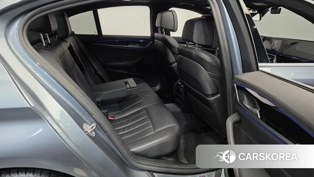 BMW 5 Series (G30) 2020 Серебристо-серый из Кореи, фото 3