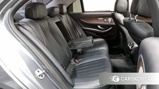 Mercedes-Benz E-Class W213 2018 Серый из Кореи, фото 3