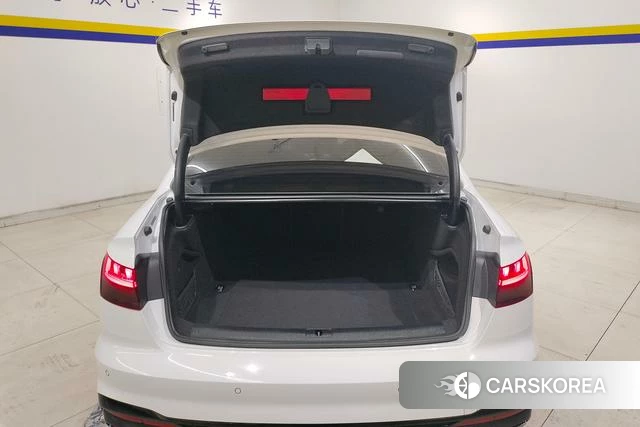 Audi A4L 2024 Белый из Китая, фото 3
